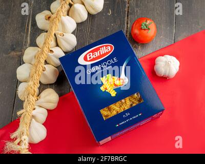 BARILLA-Produkte. Italienische Pasta Girandole. Die Barilla Group produziert verschiedene Arten von Pasta und ist der weltweit führende Nudelhersteller. Stockfoto