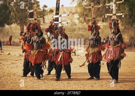 Afrika /Mali/Sanga / traditionelle Maskentänzer im Dogon Village Mali Stockfoto