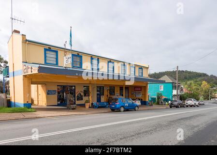 Die 1938 erbaute Inter war Design Service (Gas-Tankstelle)-Station in Cobargo, New South Wales, Australien, ist ein denkmalgeschütztes Gebäude Stockfoto