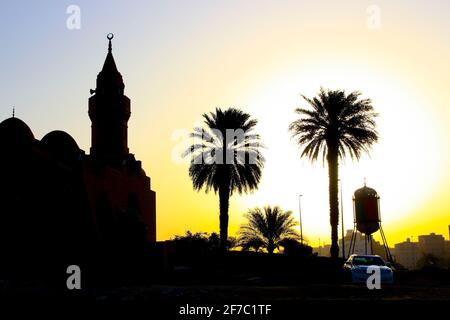 Silhouettenfotos bei Sonnenuntergang Stockfoto