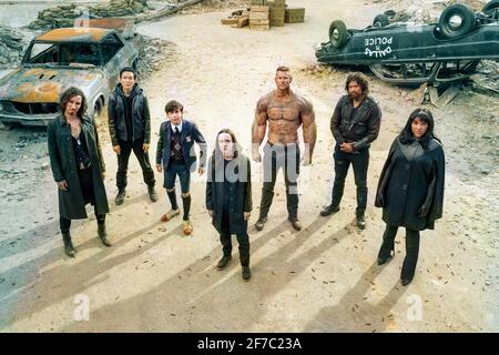 Tom Hopper Emmy Raver Lampman Robert Sheehan David Castaneda Ellen Page The Umbrella Academy Staffel 2 2020 Credit Christos Kalohoridis Netflix The Hollywood Archive Stockfotografie Alamy