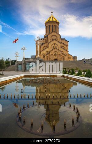 Georgien, Tiflis, Taminda Sameba Kathedrale (Holy Trinity Cathedral) - die größte orthodoxe Kathedrale im Kaukasus Stockfoto