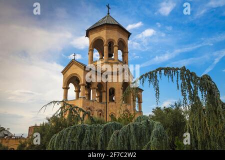 Georgien, Tiflis, Taminda Sameba Kathedrale (Holy Trinity Cathedral) - die größte orthodoxe Kathedrale im Kaukasus Stockfoto