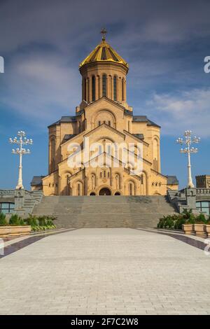 Georgien, Tiflis, Taminda Sameba Kathedrale (Holy Trinity Cathedral) - die größte orthodoxe Kathedrale im Kaukasus Stockfoto