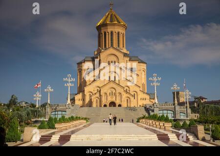 Georgien, Tiflis, Taminda Sameba Kathedrale (Holy Trinity Cathedral) - die größte orthodoxe Kathedrale im Kaukasus Stockfoto