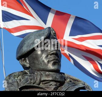 KÖNIGLICHE MARINESTATUE AM EINGANG DES ROYAL MARINE'S MUSEUMS BEI EASTNEY.2003 PIC MIKE WALKER, Stockfoto