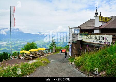 Kitzbühel, Österreich - 28. Juli 2017. Hahnenkamm Hütte und KitzbühelSkigebiet, Österreichische Alpen, Kitzbühel, Tirol , Österreich. Stockfoto