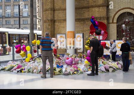 Manchester, Großbritannien. Mai 2018. Ein Jahr und einen Tag nach dem Anschlag auf die Manchester Arena, bei dem 22 Menschen starben und über 800 verletzt wurden. Stockfoto