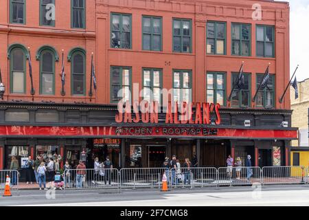 Jason Aldean's Kitchen and Rooftop Bar ist der Country-Musik-Sänger-Club an der Broadway Street in der Innenstadt von Nashville. Stockfoto