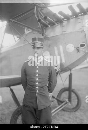 Porträt, Leutnant vor dem Flugzeug Porträt des Leutnants vor dem Flugzeug Albatros BIIa auf Malmen. Stockfoto