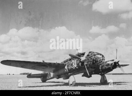 S 16 auf einem Flugplatz, 1944 Flugzeuge S 16 markiert die Nummer 31 der F 11 Nyköping auf einem Flugplatz. Stockfoto