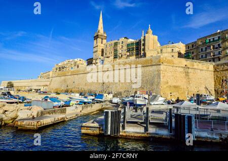 Valletta, Malta, 28. Februar 2020. Valletta Ferry Station (VFS) an einem sonnigen Tag. Stockfoto