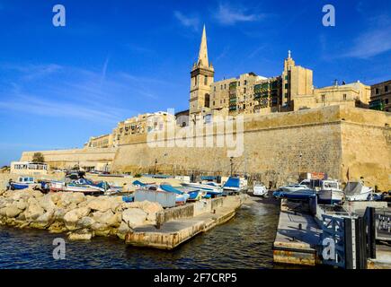 Valletta, Malta, 28. Februar 2020. Valletta Ferry Station (VFS) an einem sonnigen Tag. Stockfoto