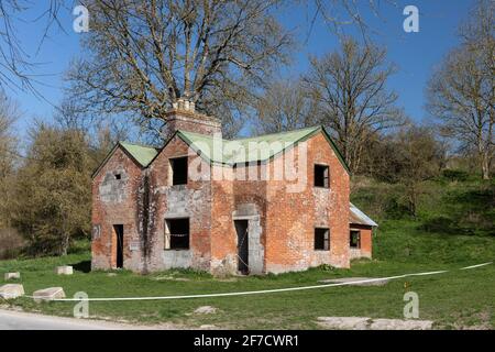 Nags Head Cottages in dem verlassenen Dorf Imber, das jetzt als Trainingsgelände der britischen Armee dient, Salisbury Plain, Wiltshire, England, Großbritannien Stockfoto