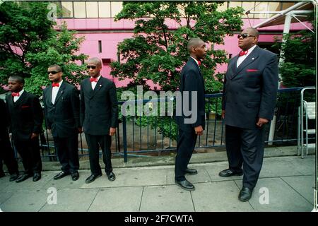 Nation of Islam Juni 1998Members der Nation of Islam Die radikale schwarze Separatistenbewegung bei der Stephen Lawrence Untersuchung Waren die fünf Männer in den Mord an Stephen verwickelt Waren wegen Beweise zu geben Stockfoto