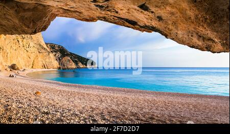 Wunderschöne Meereslandschaft - Sonnenuntergang am Strand von Porto Katsiki. Lefkada Ionische Insel von Griechenland Stockfoto