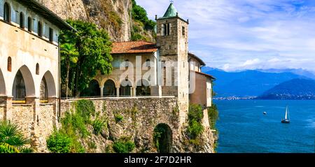 Malerisches Kloster Eremo di santa Caterina, schöner Lago Maggiore. Italien, nördlicher Teil Stockfoto