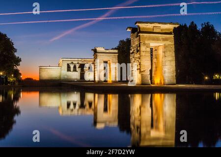 Abendansicht des Templo de Debod in Madrid, Spanien Stockfoto