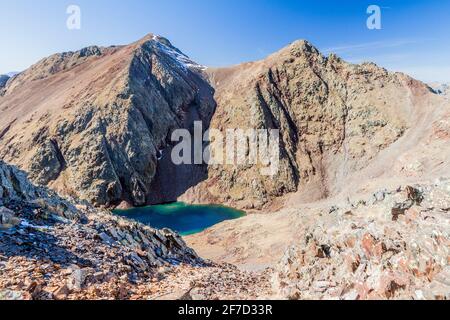 Estany Negre Schwarzer See im Parc Natural Comunal de les Valls del Comapedrosa Nationalpark in Andorra Stockfoto