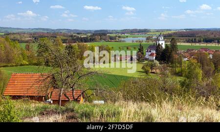 Netin Dorf, Frühlingsansicht vom böhmischen und mährischen Hochland, Tschechische Republik Stockfoto