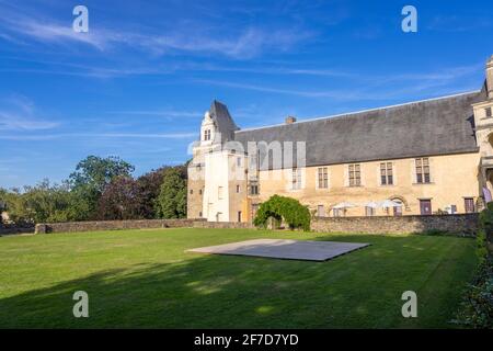 Chateaubriant, Frankreich - 23. August 2019: Batiment des Gardes oder Wachgebäude des Renaissance-Palastes im mittelalterlichen Schloss Chateau de Chateaubriant in Stockfoto