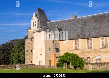 Chateaubriant, Frankreich - 23. August 2019: Batiment des Gardes oder Wachgebäude des Renaissance-Palastes im mittelalterlichen Schloss Chateau de Chateaubriant in Stockfoto