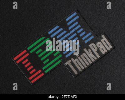NEW YORK, USA - CIRCA MÄRZ 2021: IBM meldet sich auf einem ThinkPad Laptop an Stockfoto