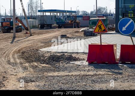 WEISSRUSSLAND, NOVOPOLOTSK - 29. APRIL 2020: Baustelle aus nächster Nähe Stockfoto