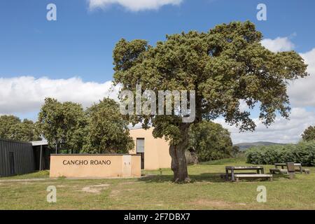 Cancho Roano Interpretationszentrum im Freien. Besterhaltener tartessischer Standort. Zalamea de la Serena, Extremadura, Spanien Stockfoto