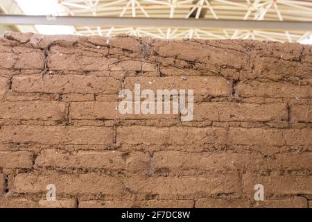 Cancho Roano lehmziegel Wand. Am besten erhaltene Tartessische Stätte. Zalamea de la Serena, Extremadura, Spanien Stockfoto