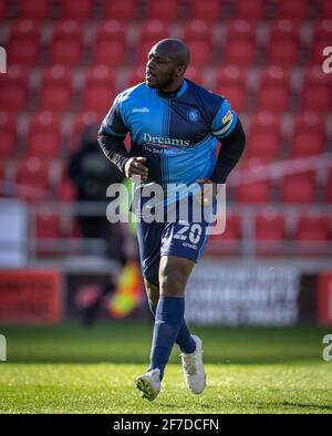 Rotherham, Großbritannien. April 2021. Adebayo Akinfenwa von Wycombe Wanderers beim Sky Bet Championship Behind Closed Doors Match zwischen Rotherham United und Wycombe Wanderers am 5. April 2021 im New York Stadium, Rotherham, England. Foto von Andy Rowland. Quelle: Prime Media Images/Alamy Live News Stockfoto