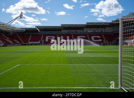 Rotherham, Großbritannien. April 2021. Gesamtansicht des Stadionvorspiel während des Sky Bet Championship Behind Closed Doors-Spiels zwischen Rotherham United und Wycombe Wanderers am 5. April 2021 im New York Stadium, Rotherham, England. Foto von Andy Rowland. Quelle: Prime Media Images/Alamy Live News Stockfoto