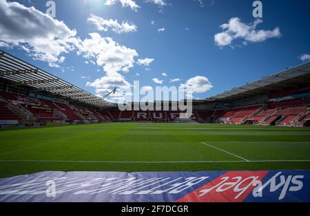 Rotherham, Großbritannien. April 2021. Gesamtansicht des Stadionvorspiel während des Sky Bet Championship Behind Closed Doors-Spiels zwischen Rotherham United und Wycombe Wanderers am 5. April 2021 im New York Stadium, Rotherham, England. Foto von Andy Rowland. Quelle: Prime Media Images/Alamy Live News Stockfoto