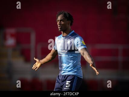 Rotherham, Großbritannien. April 2021. Anthony Stewart von Wycombe Wanderers während des Sky Bet Championship Behind Closed Doors-Spiels zwischen Rotherham United und Wycombe Wanderers am 5. April 2021 im New York Stadium, Rotherham, England. Foto von Andy Rowland. Quelle: Prime Media Images/Alamy Live News Stockfoto