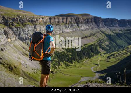 Wandern im Ordesa-Tal und im Circo de Soaso, hinauf zur Schutzhütte Góriz (Nationalpark Ordesa y Monte Perdido, Huesca, Aragon, Spanien, Pyrenäen) Stockfoto