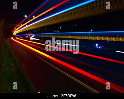Leichte Wanderwege. Die Straßen in der Nacht Stockfoto