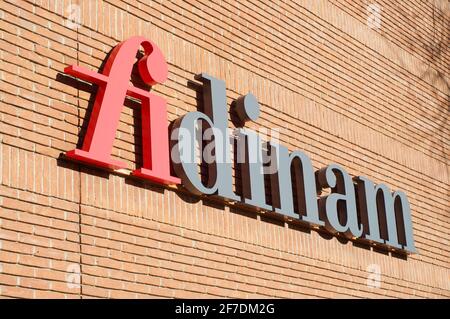 Lugano, Tessin, Schweiz - 16. März 2021 : Fidinam-Schild hängt vor dem Hauptsitz in Lugano. Fidinam ist ein multinationaler Privatkonsul Stockfoto