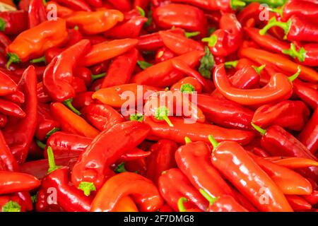 Frisches Gemüse für den Verkauf auf dem türkischen Markt in Antalya, Türkei Stockfoto