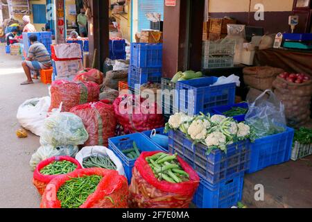 Kochi, Kerala, Indien -6. März 2021 frischer Gemüsemarkt auf der Straßenseite in kochi, kerala Stockfoto