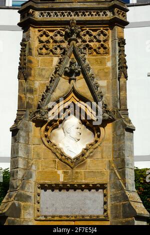 Detail des Edward Hoare-Denkmals an der Ecke Culverden Park und St John's Road, Royal Tunbridge Wells, Kent, England Stockfoto