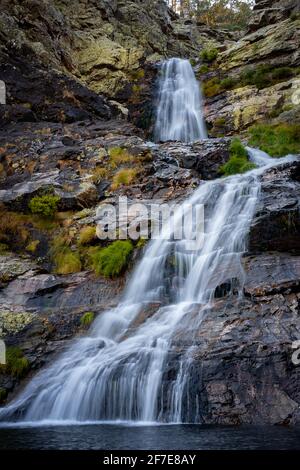 Fisgas de ermelo Wasserfall Drohne Luftaufnahme in Portugal Stockfoto