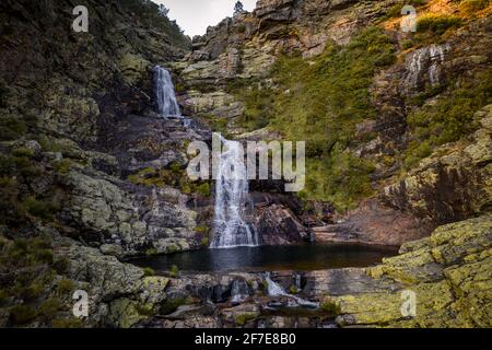 Fisgas de ermelo Wasserfall Drohne Luftaufnahme in Portugal Stockfoto