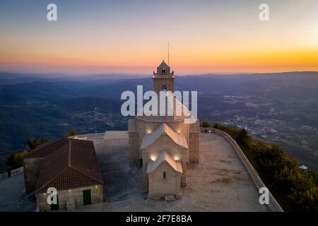 Senhora da Graca Kirche Drohne Luftaufnahme in Mondim de Basto, Portugal Stockfoto