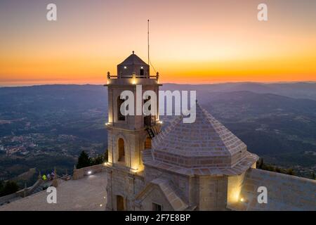 Senhora da Graca Kirche Drohne Luftaufnahme in Mondim de Basto, Portugal Stockfoto