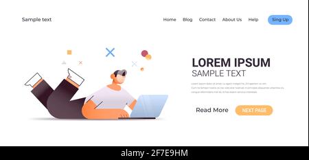 Geschäftsmann, der Laptop verwendet, Büroangestellter oder Freiberufler Auf dem Computer in voller Länge Stock Vektor