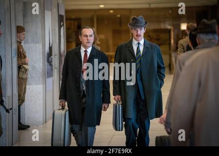 VERÖFFENTLICHUNG: 19. März 2021 TITEL: The Courier STUDIO: Lionsgate REGIE: Dominic Cooke PLOT: Der Spion des Kalten Krieges Greville Wynne und seine russische Quelle versuchen, die Krise der kubanischen Raketen zu beenden. HAUPTROLLE: MERAB NINIDZE als Oleg Penkovsky, BENEDICT CUMBERBATCH als Greville Wynne. (Kreditbild: © Lionsgate/Entertainment Picturs) Stockfoto