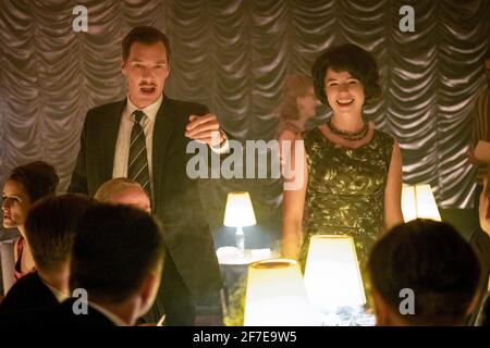 VERÖFFENTLICHUNG: 19. März 2021 TITEL: The Courier STUDIO: Lionsgate REGIE: Dominic Cooke PLOT: Der Spion des Kalten Krieges Greville Wynne und seine russische Quelle versuchen, die Krise der kubanischen Raketen zu beenden. MIT: BENEDICT CUMBERBATCH als Greville Wynne, JESSIE BUCKLEY als Sheila. (Kreditbild: © Lionsgate/Entertainment Picturs) Stockfoto