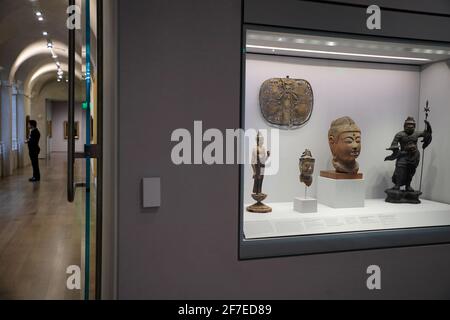 Alte japanische und chinesische religiöse Skulpturen werden im Arthur M.Sackler Museum ausgestellt.Harvard University.Cambridge.Massachusetts.USA Stockfoto