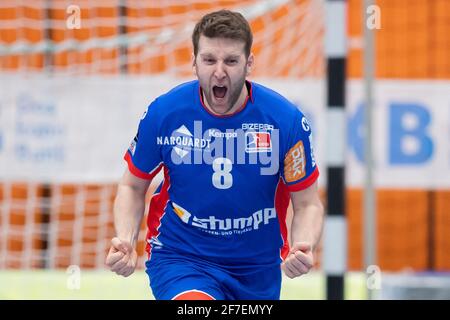 Balingen, Deutschland. April 2021. Handball: Bundesliga, HBW Balingen-Weilstetten - HSG Nordhorn-Lingen in der Sparkassen Arena. Balingens Gregor Thomann Prost. Quelle: Tom Weller/dpa/Alamy Live News Stockfoto