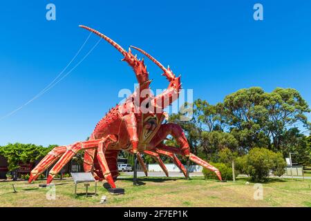 Kingston SE, South Australia - 14. Februar 2021: Der große Hummer ist eine Touristenattraktion auf dem Weg zum Mount Gambier, bekannt als Larry the Hummer Stockfoto